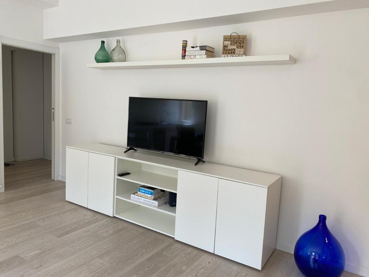 Bright & Spacious Apartment Near Navigli - Ponti Милан Экстерьер фото