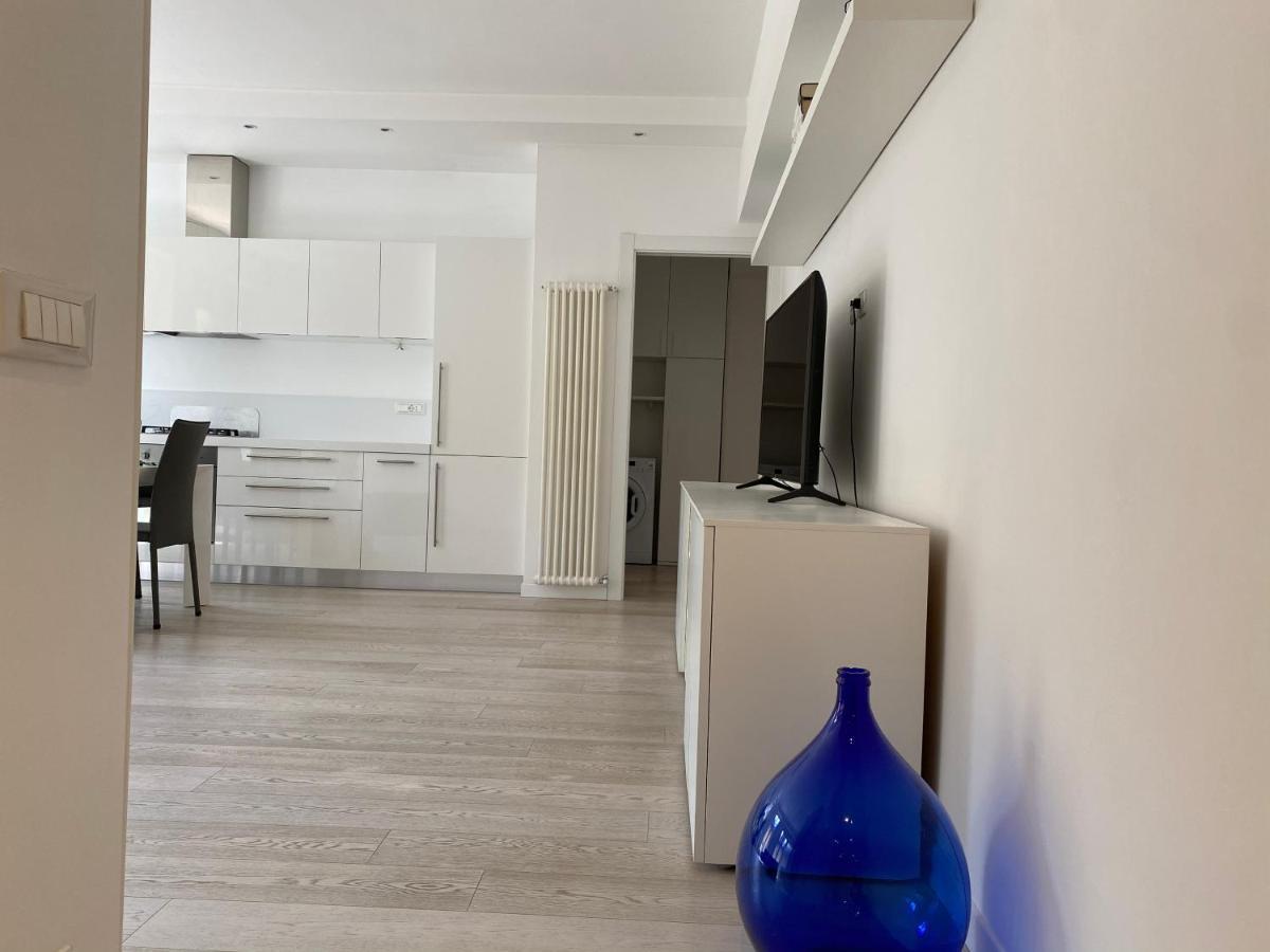 Bright & Spacious Apartment Near Navigli - Ponti Милан Экстерьер фото